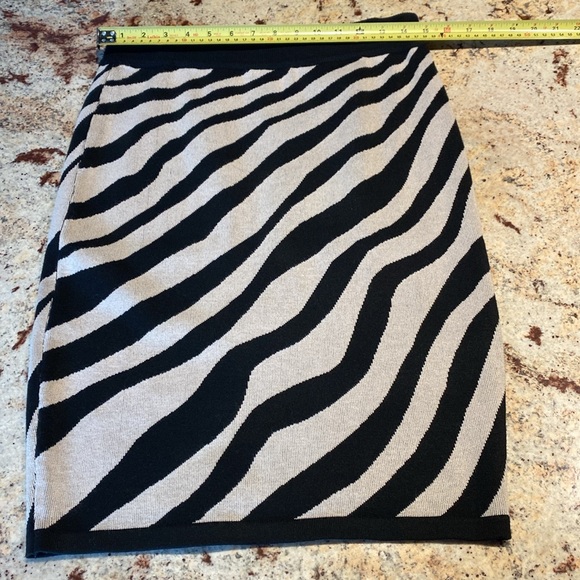 THE ONE CLOTHING MIDI SKIRT SIZE XL. - Picture 6 of 10